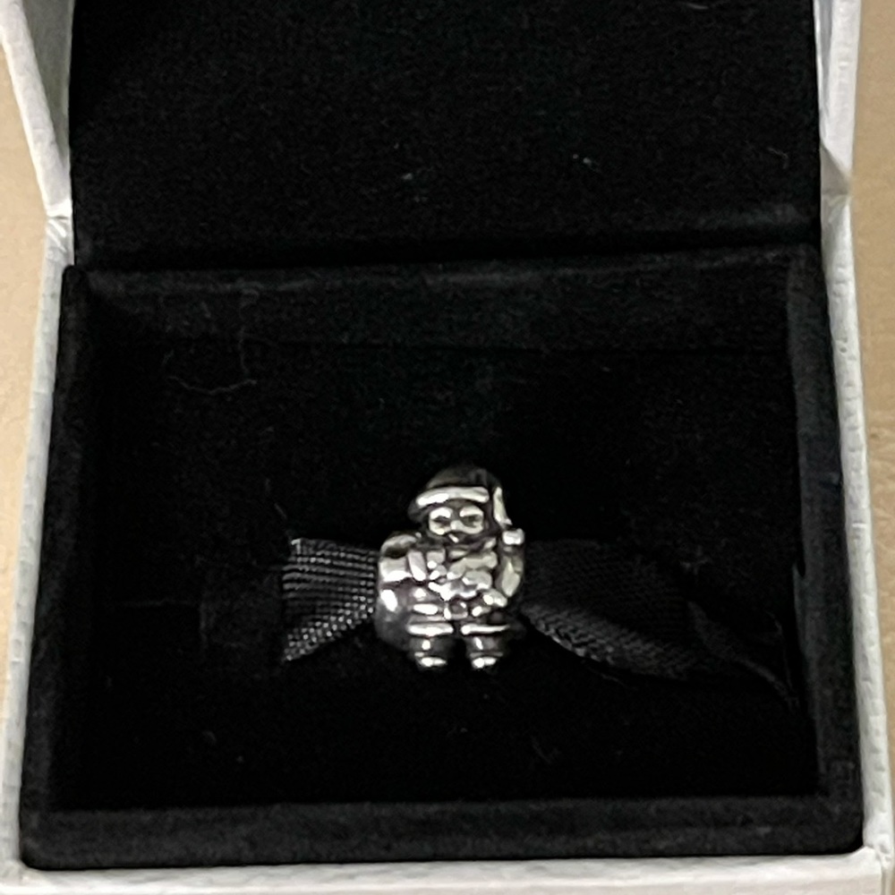 Pandora Santa charm retired in great condition, Holiday gift!